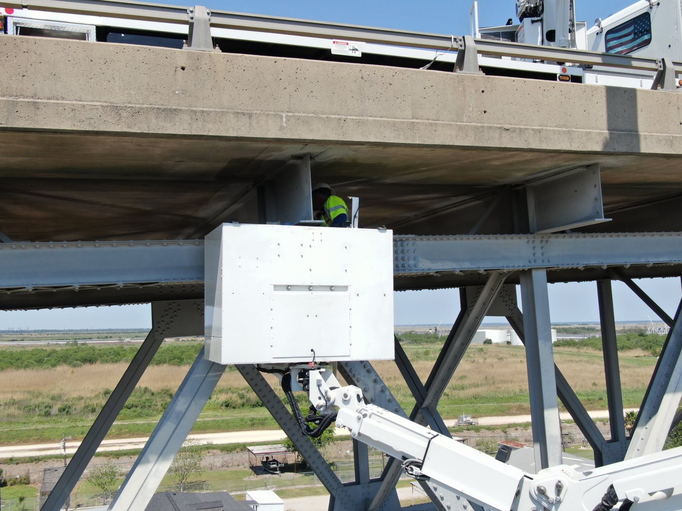 Aspen A-62 working beneath a bridge deck